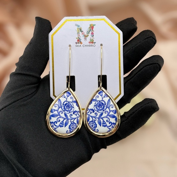 - Elegant Blue and White Porcelain TearDrop Earrings - Picture 1 of 7